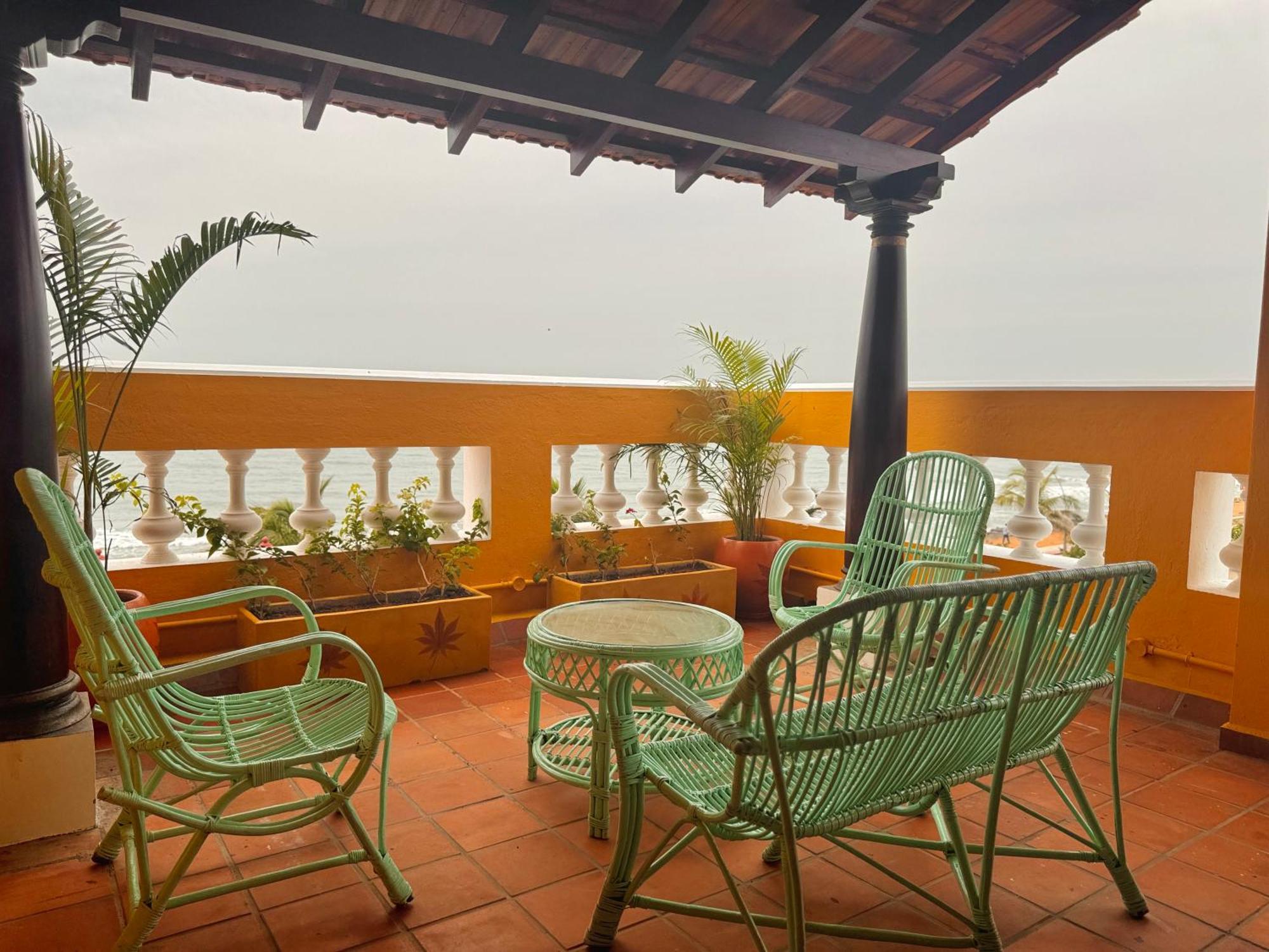 La Plage Seaview Suites Pondicherry Dış mekan fotoğraf