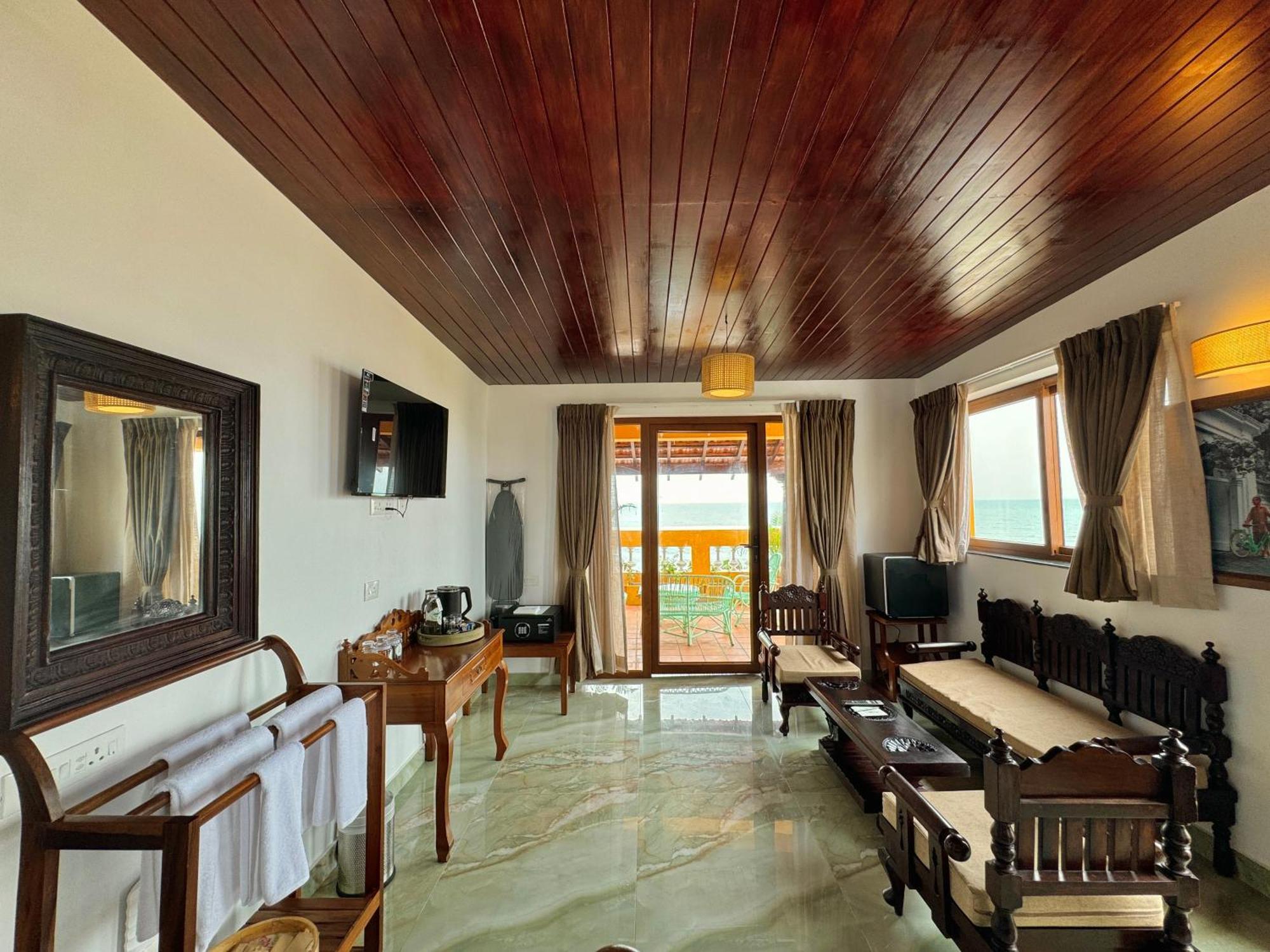 La Plage Seaview Suites Pondicherry Dış mekan fotoğraf