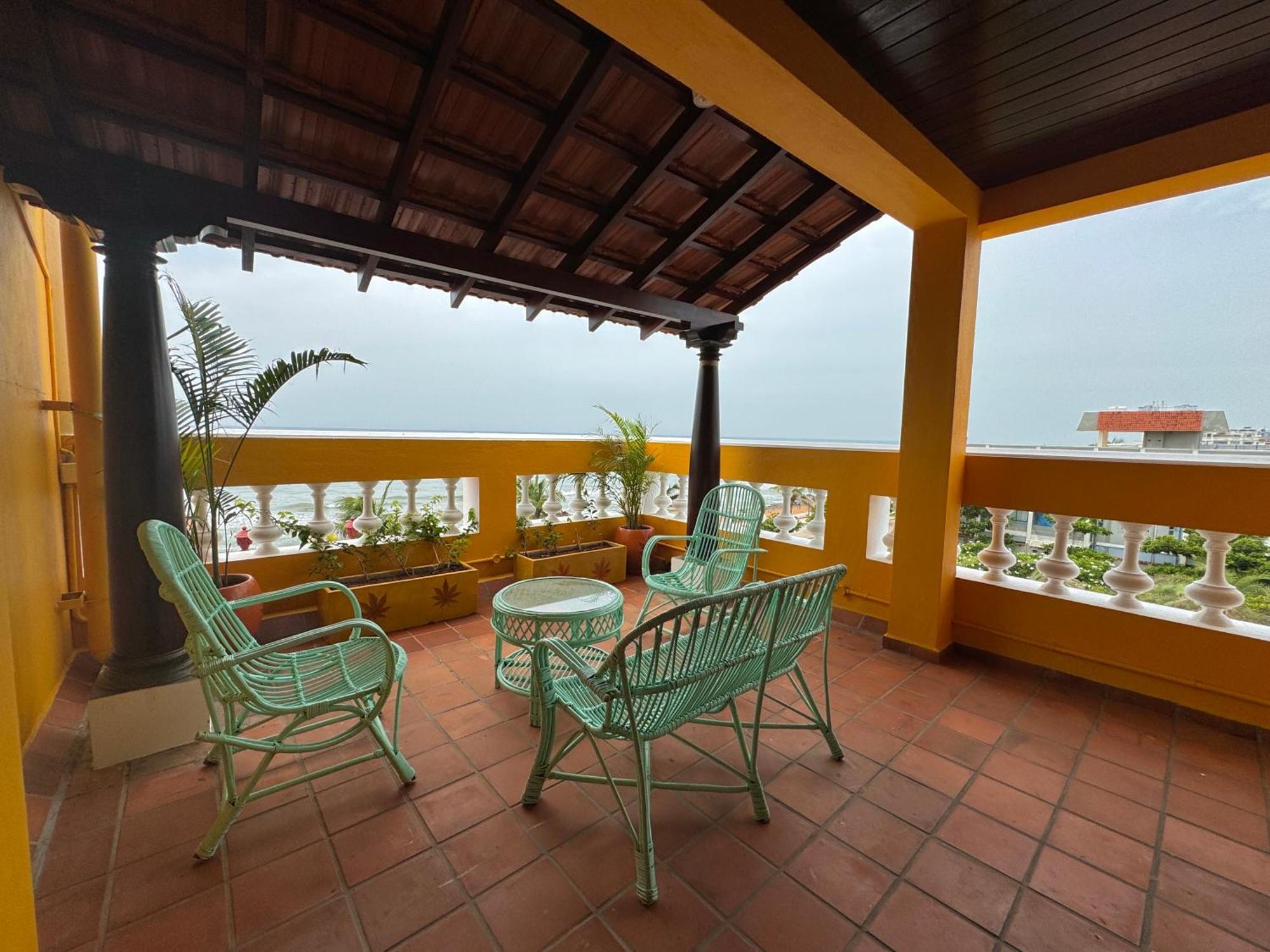 La Plage Seaview Suites Pondicherry Dış mekan fotoğraf