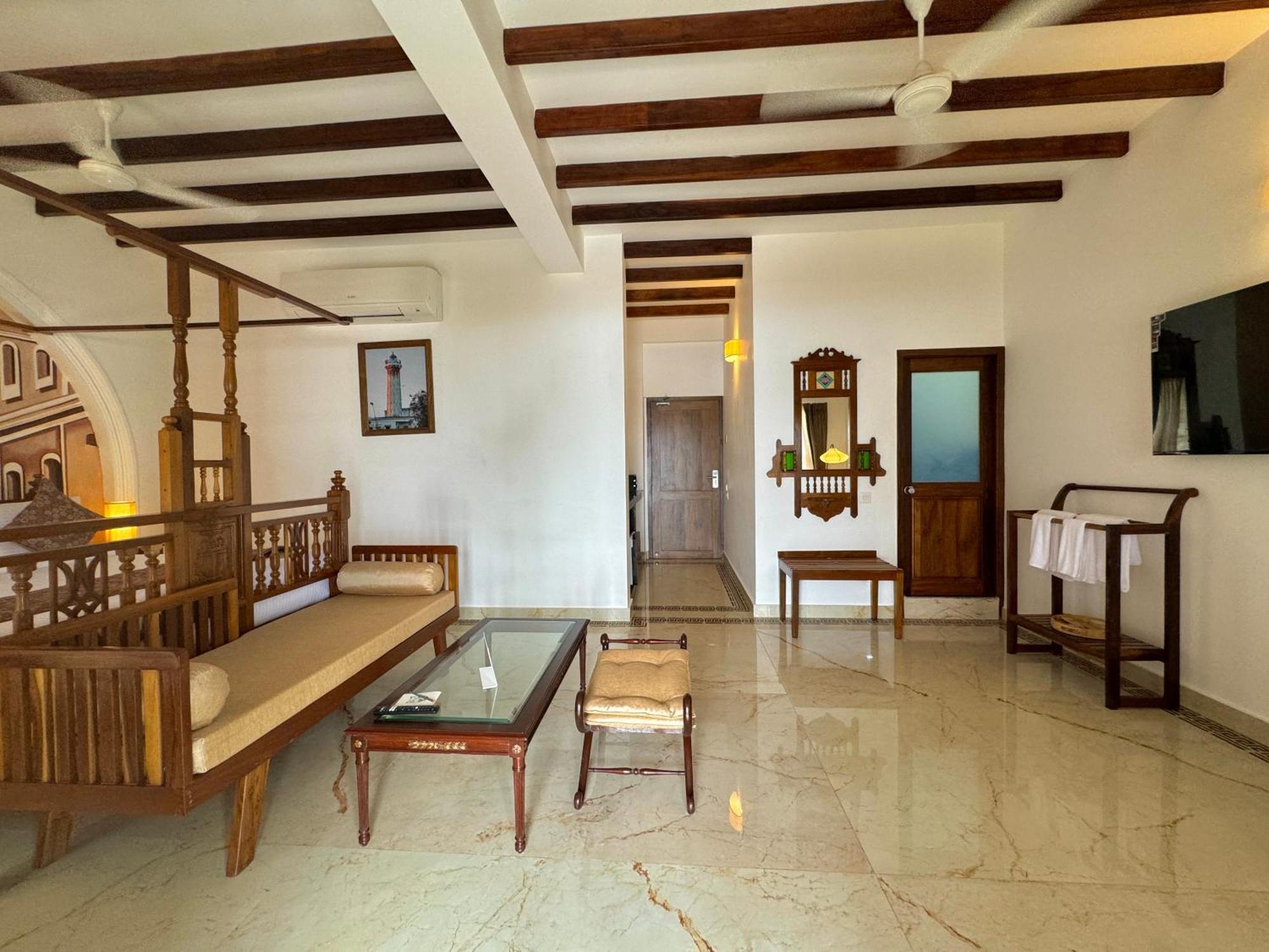 La Plage Seaview Suites Pondicherry Dış mekan fotoğraf