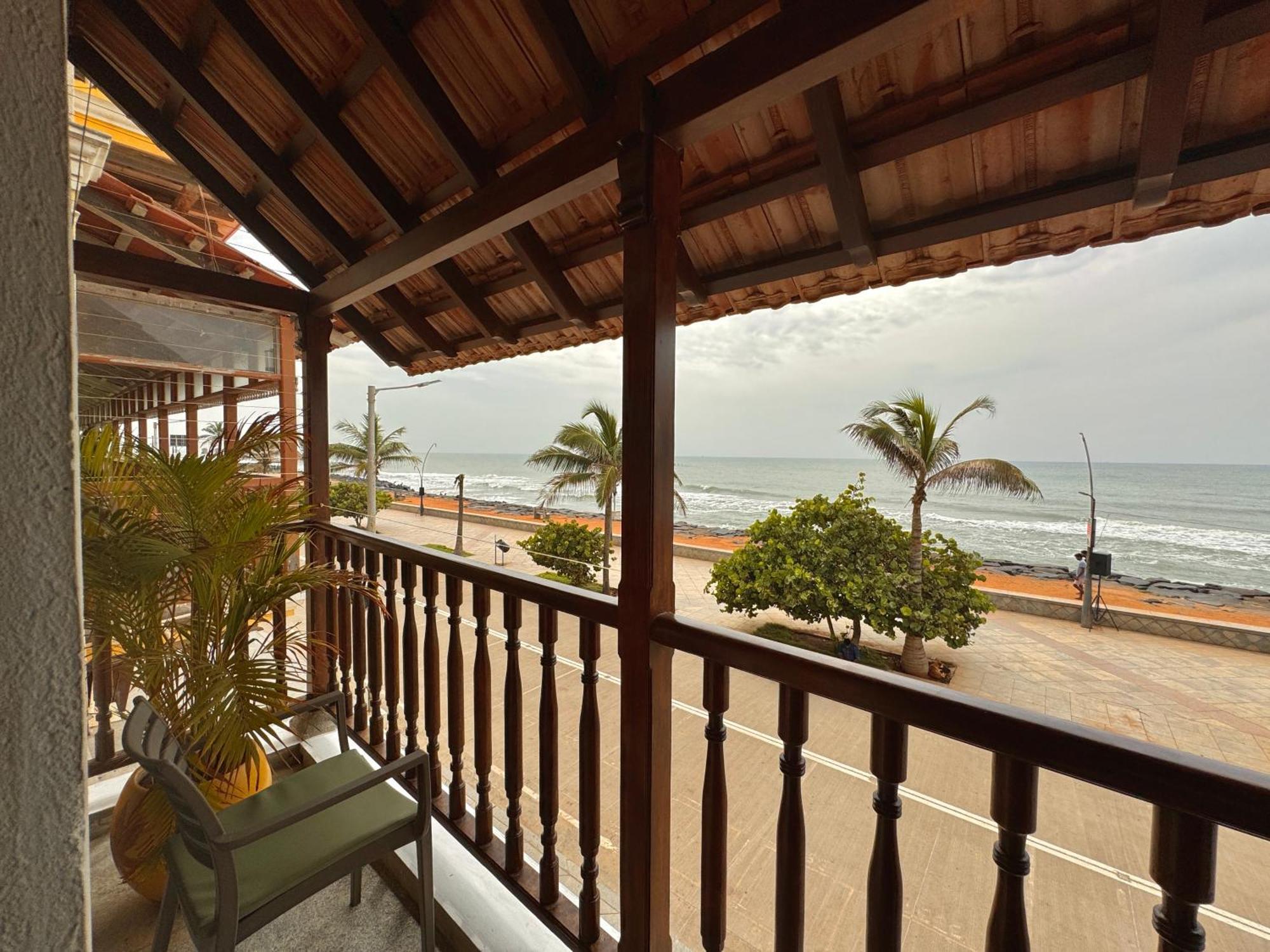 La Plage Seaview Suites Pondicherry Dış mekan fotoğraf