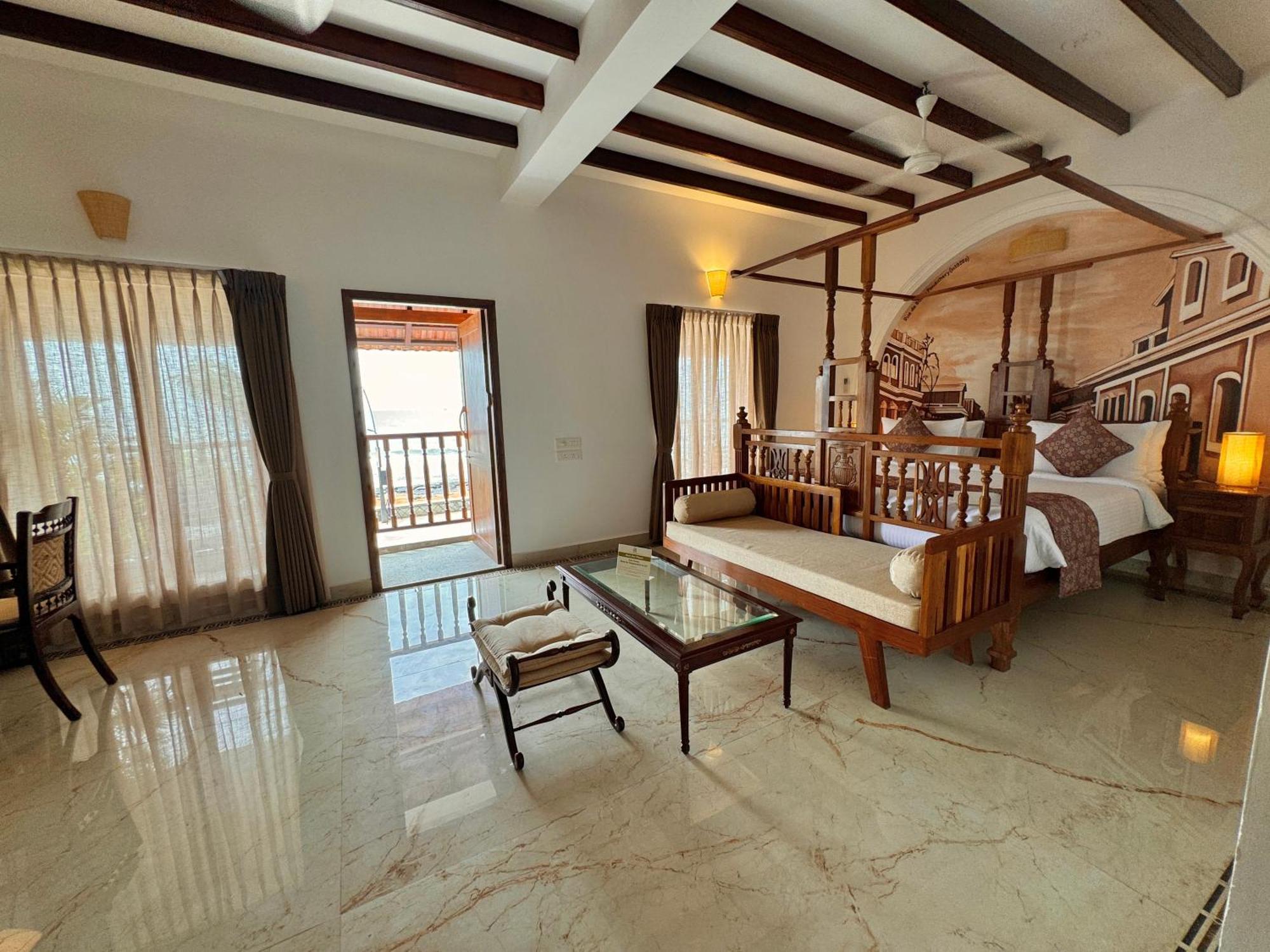 La Plage Seaview Suites Pondicherry Dış mekan fotoğraf