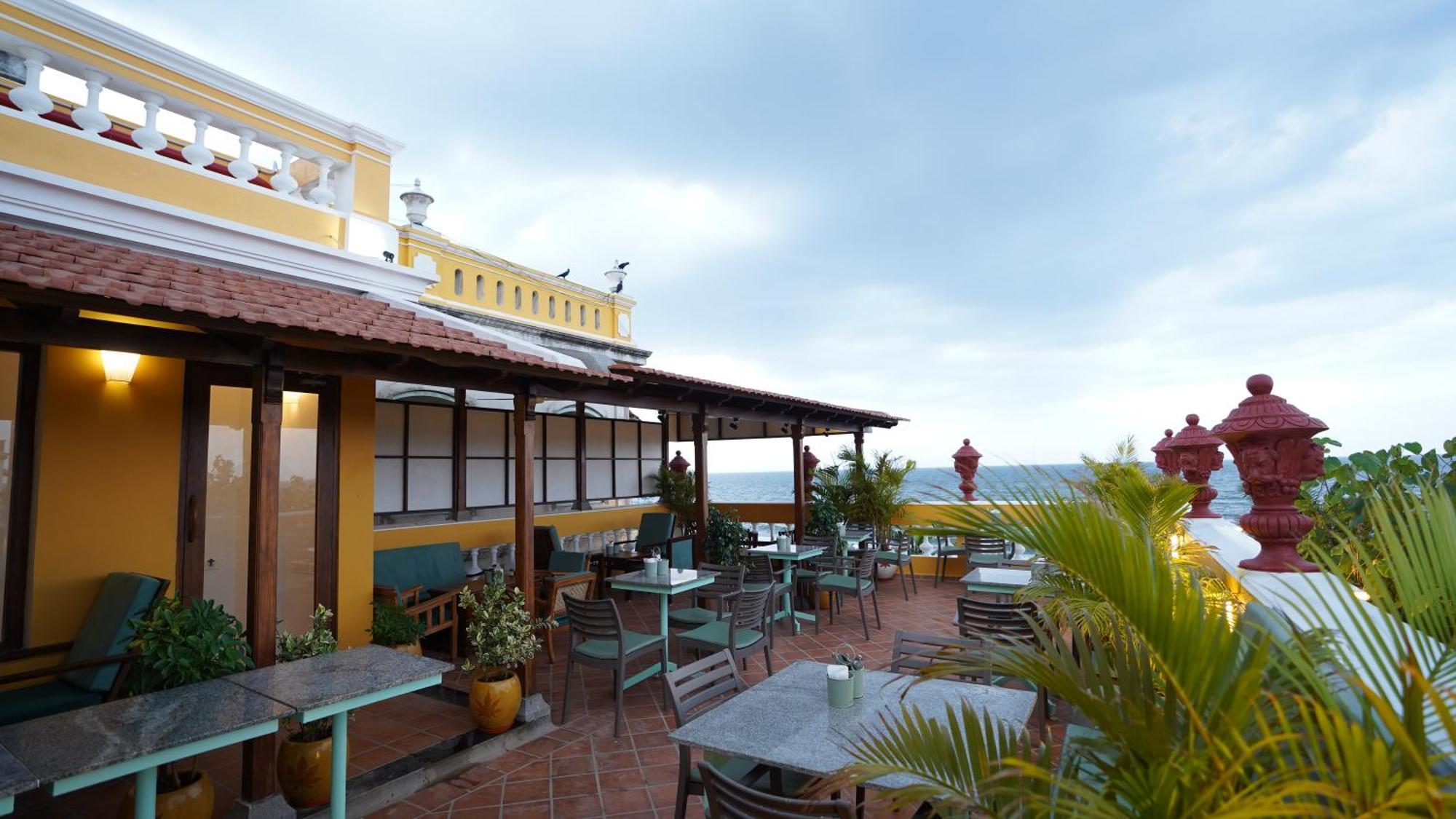 La Plage Seaview Suites Pondicherry Dış mekan fotoğraf