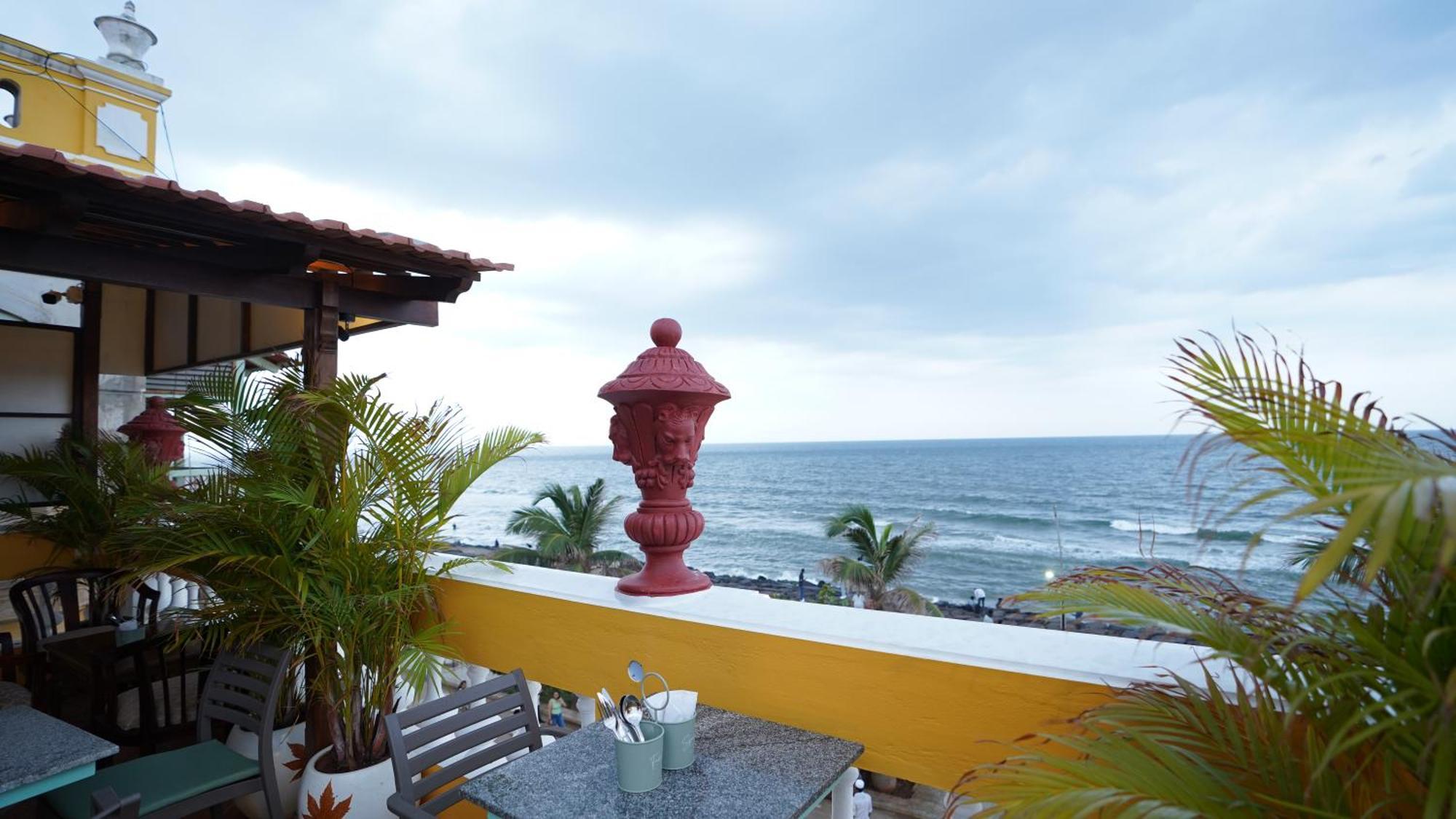 La Plage Seaview Suites Pondicherry Dış mekan fotoğraf